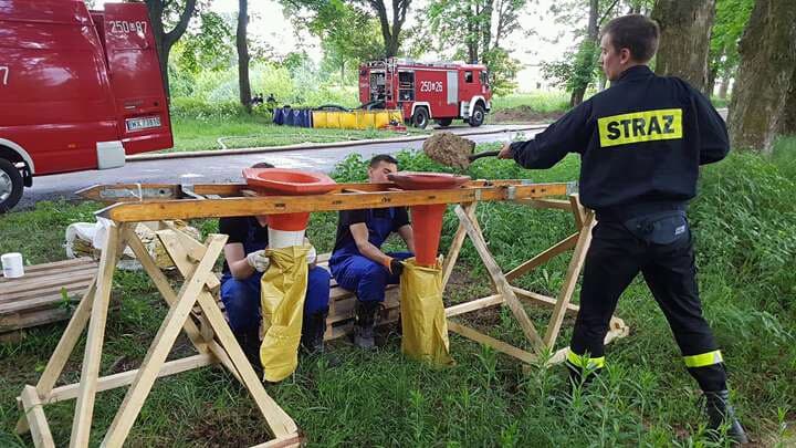 Stanowisko do napełniania worków piaskiem